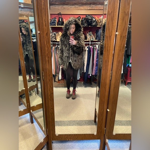 🤎M Donna Salyers Fabulous Furs Faux fur hooded coat - Picture 9 of 9